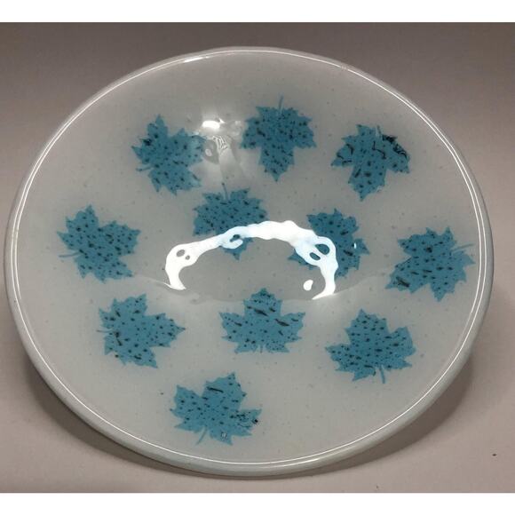 Vintage White w/ Blue Maple Leaf Fused Art Glass Bowl Plate Artisan - Picture 2 of 4